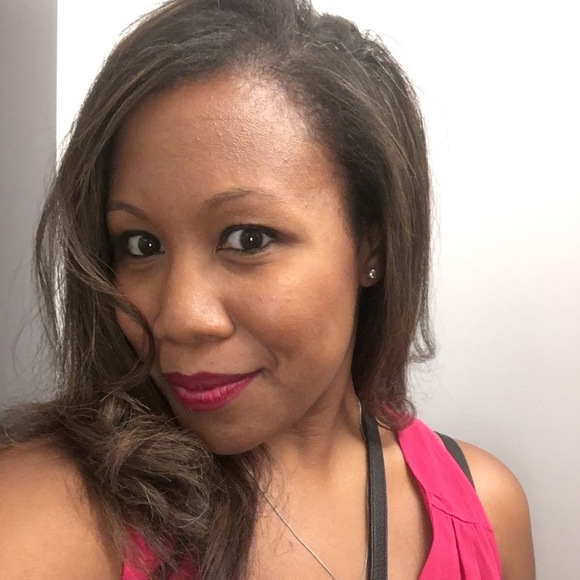 Meet your Posher, Stephanie - Picture 1 of 1